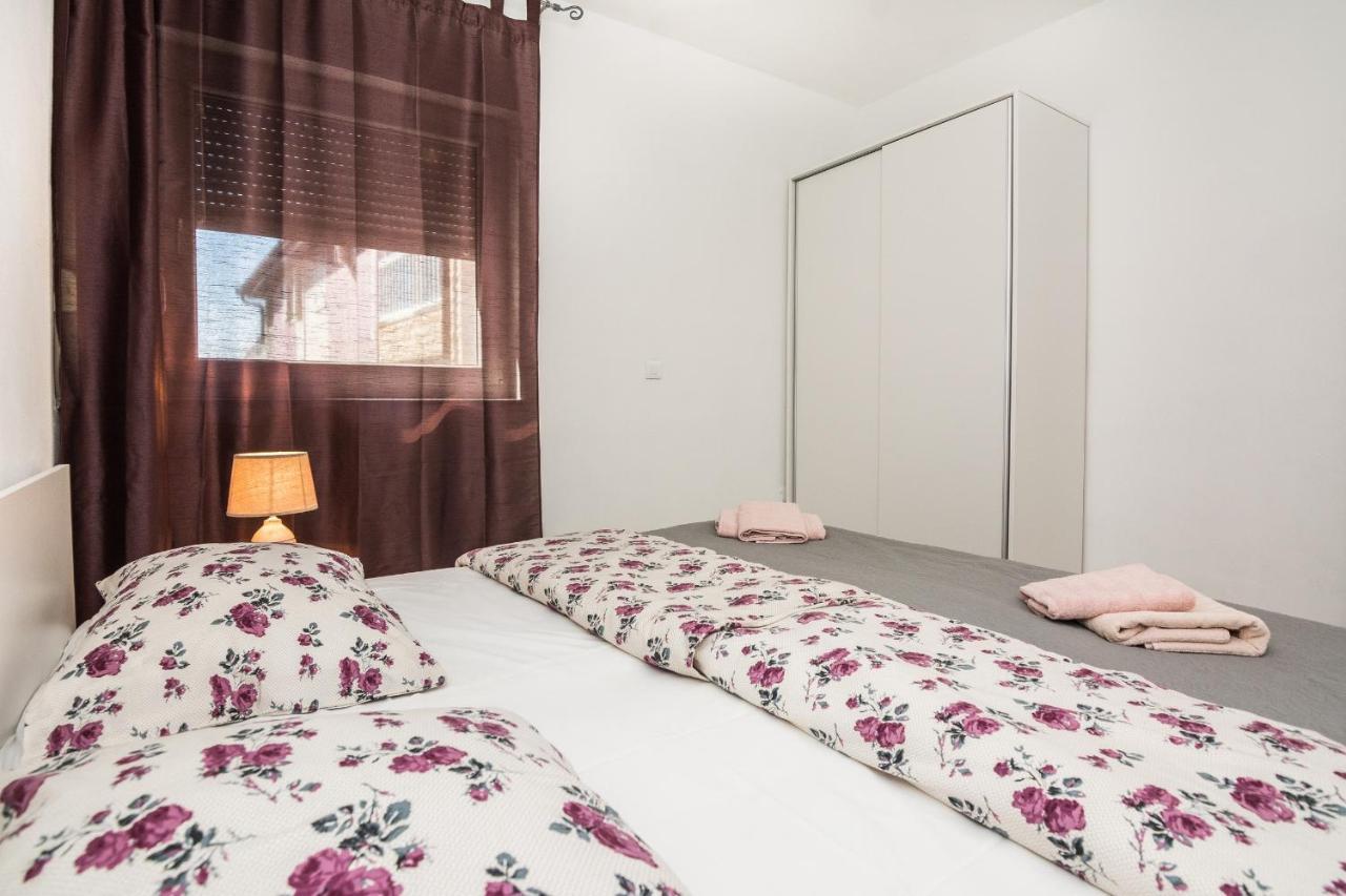 Apartments Krpan Vir Eksteriør billede