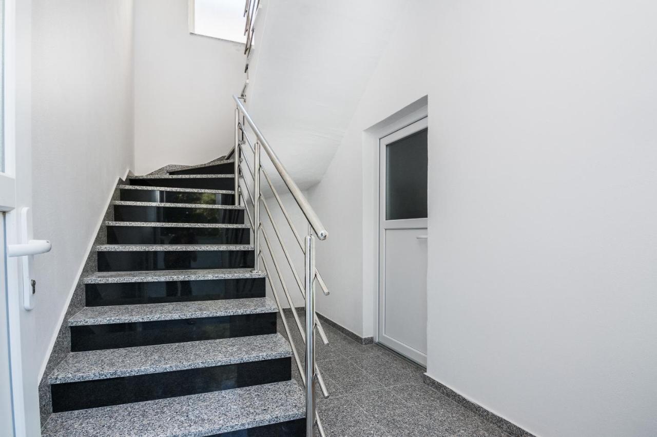 Apartments Krpan Vir Eksteriør billede