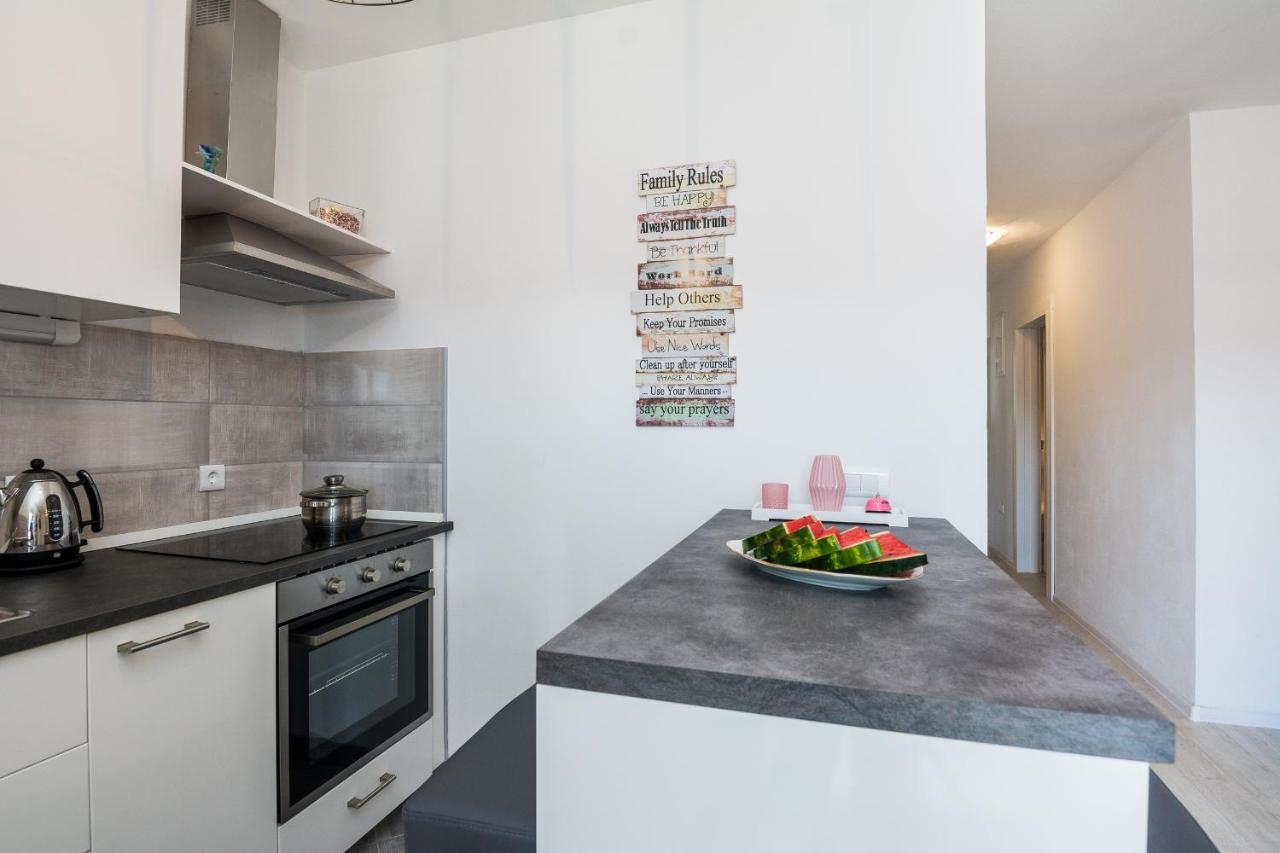 Apartments Krpan Vir Eksteriør billede