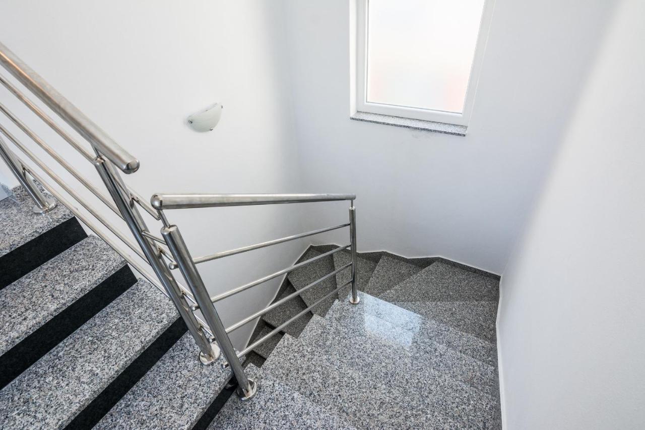 Apartments Krpan Vir Eksteriør billede